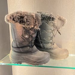 Kid’s Size 2 Snow Boots