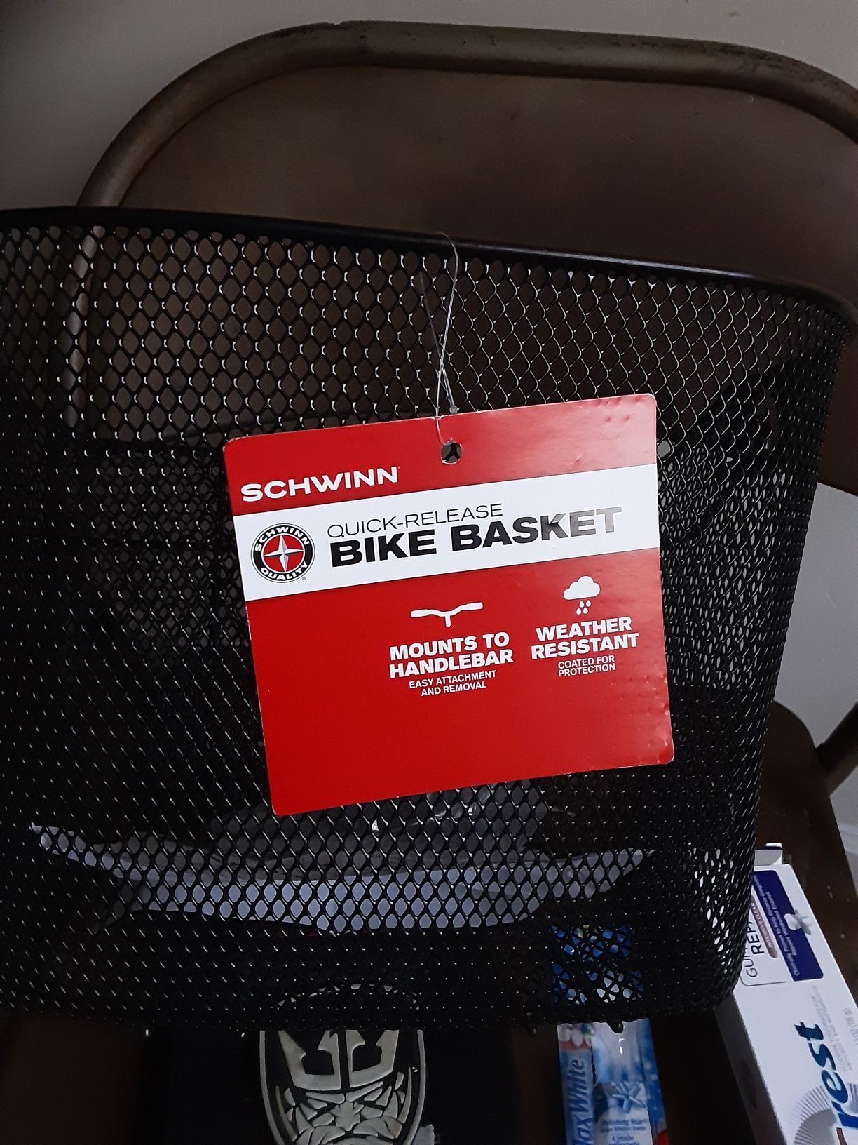 Schwinn. Quick release Bike basket