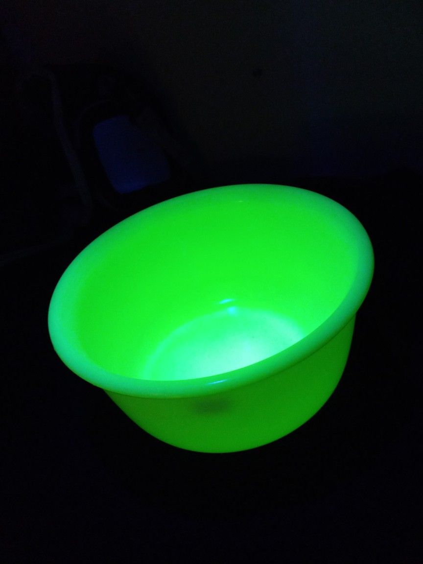 25% Uranium Large Custard Mixing Bowl