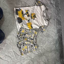 Disney 5t Shirt and shorts pajama set