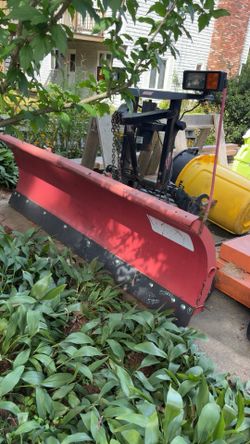 7.5 Western Plow New Cutting Edge And New motor