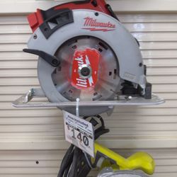 Milwaukee Circular Saw 
