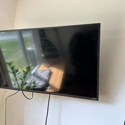 VIZIO 35” SMART  TV With Swivel Wall Mount