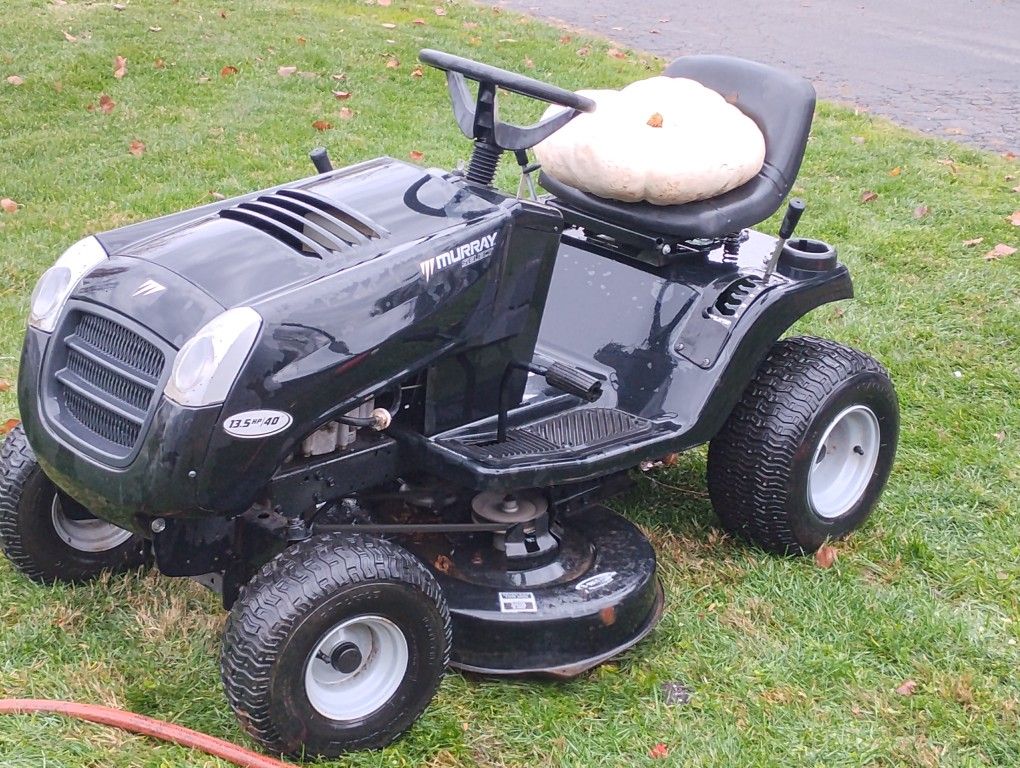 Murray Select Ride-on Lawnmower 13.5 Hp 40' 