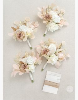 Ling’s White & Beige Bridesmaids Bouquet