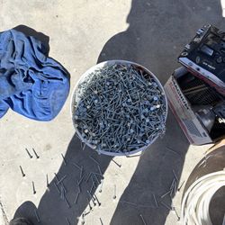 Roofing nails 