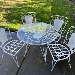 Vintage antique metal patio glass top table and 4 chairs Table 35" Round x 29T
