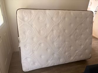 Full size mattress and boxspring