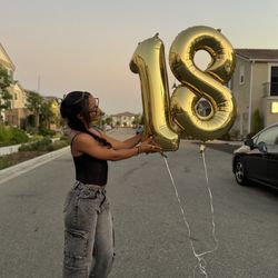 Oversized “18” Balloons GOLD