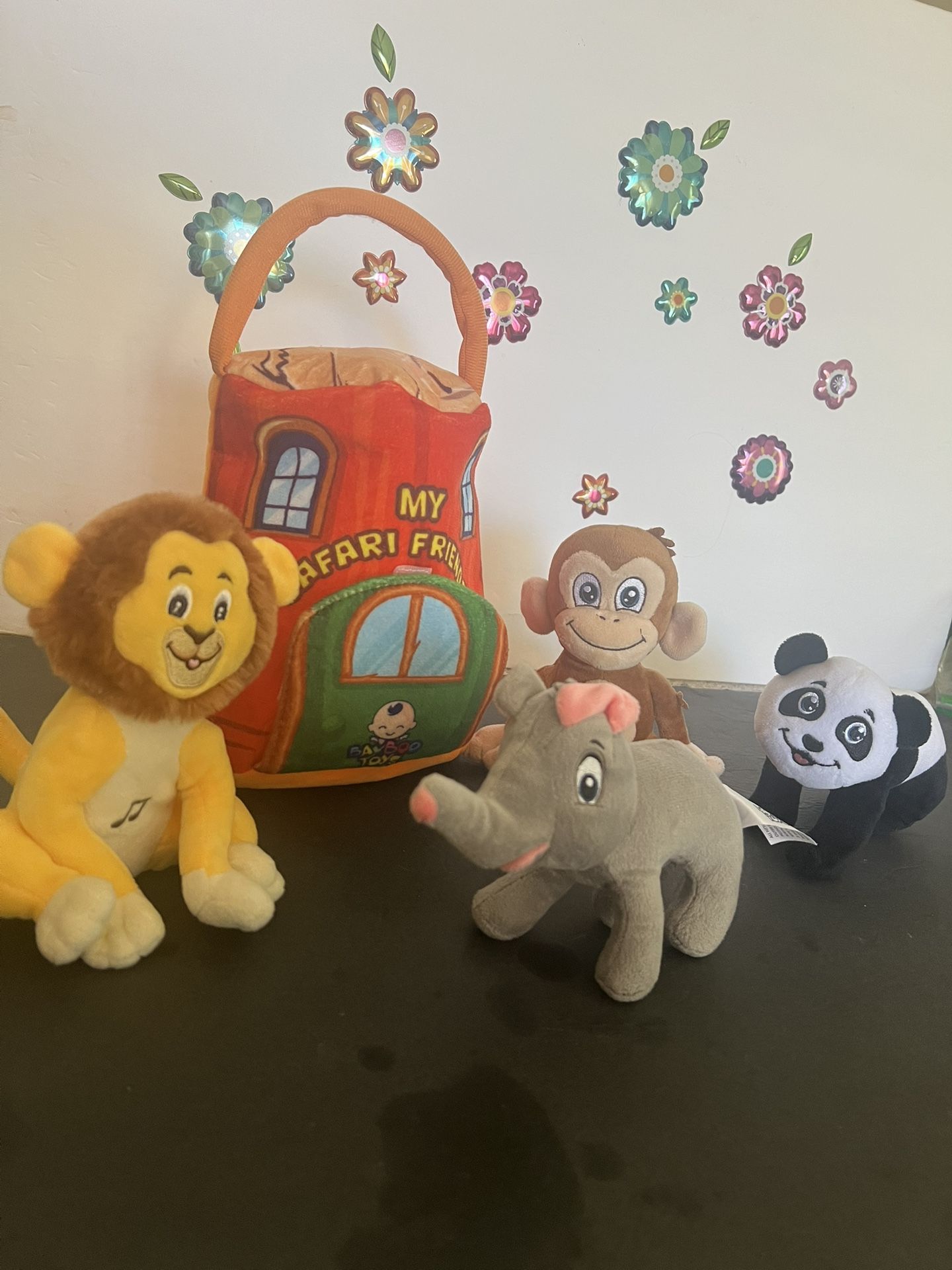 BAYBOO TOYS - MY SAFARI FRIENDS - 4 TALKING OLUSH ANIMALS - SUPER CUTE!! WITH THEIR SAFARI PLUSH HOUSE!!