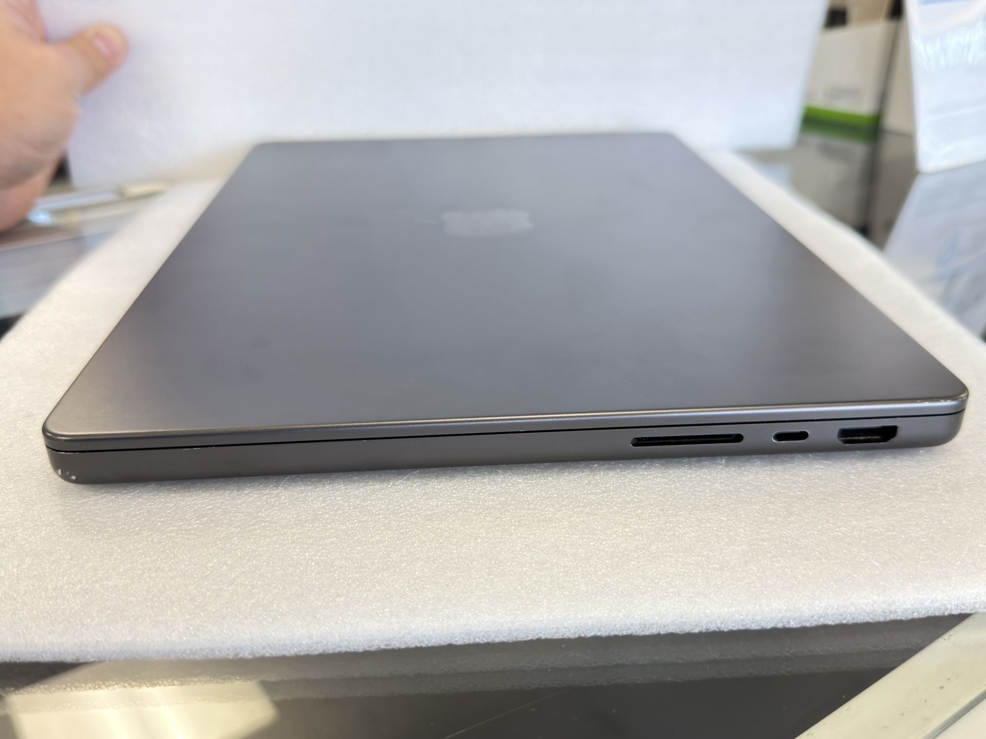 MacBook Pro 14 inch 2024 M4 16GB 512GB