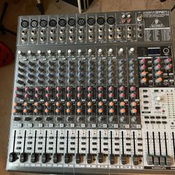 Mixer Behringer 