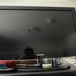 Samsung Tv 30 Inch for Sale in Los Angeles, CA - OfferUp