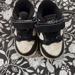 Infant Nike size 4c with velcro