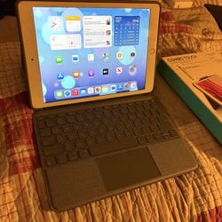 iPad 9th gen 64gb with loginkeyboard case