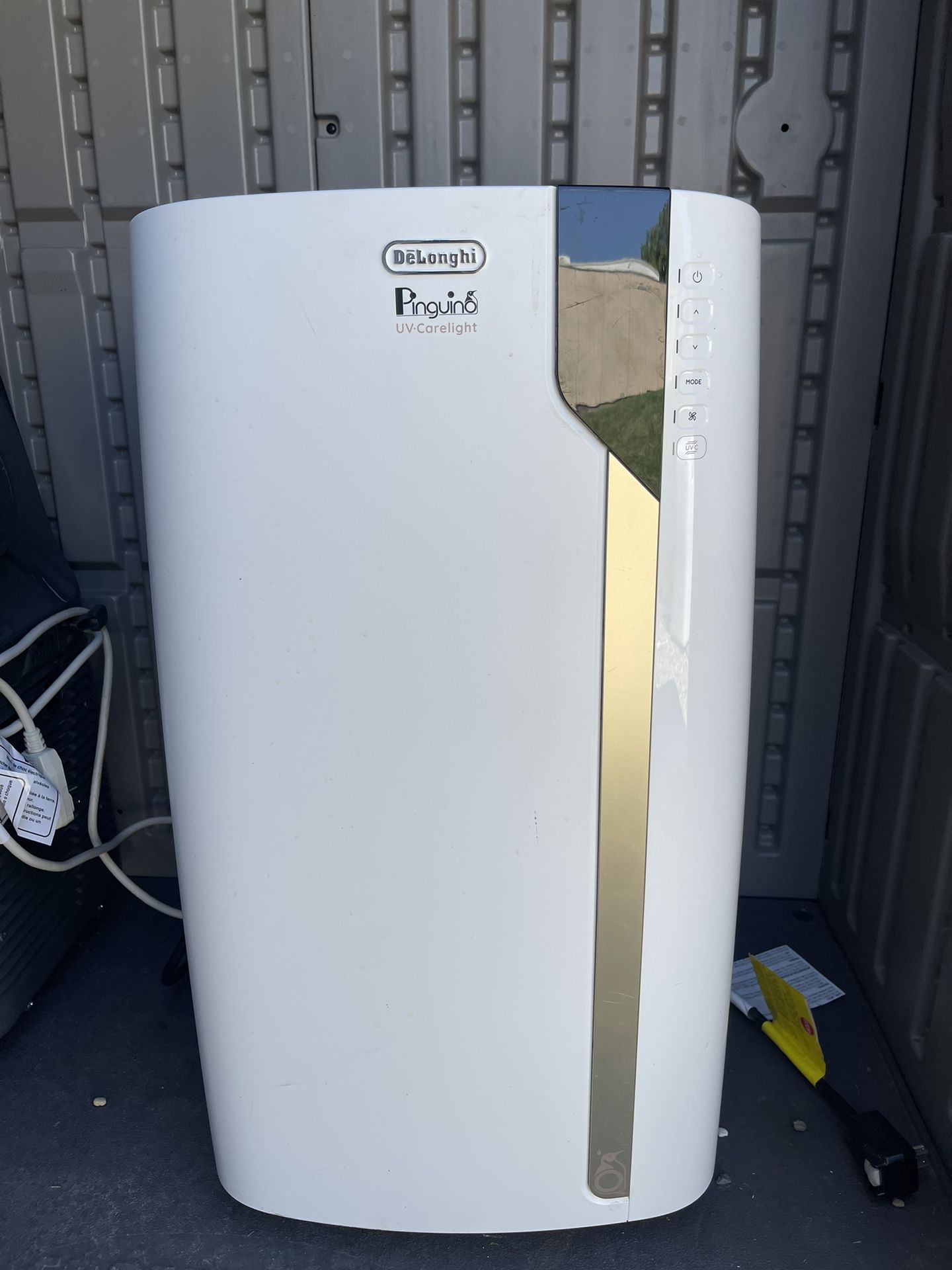 Portable Air Conditioner w/UV Carelight And Dehumidifier 