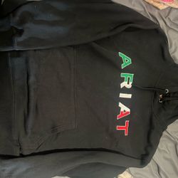 It’s a ARIAT Size L