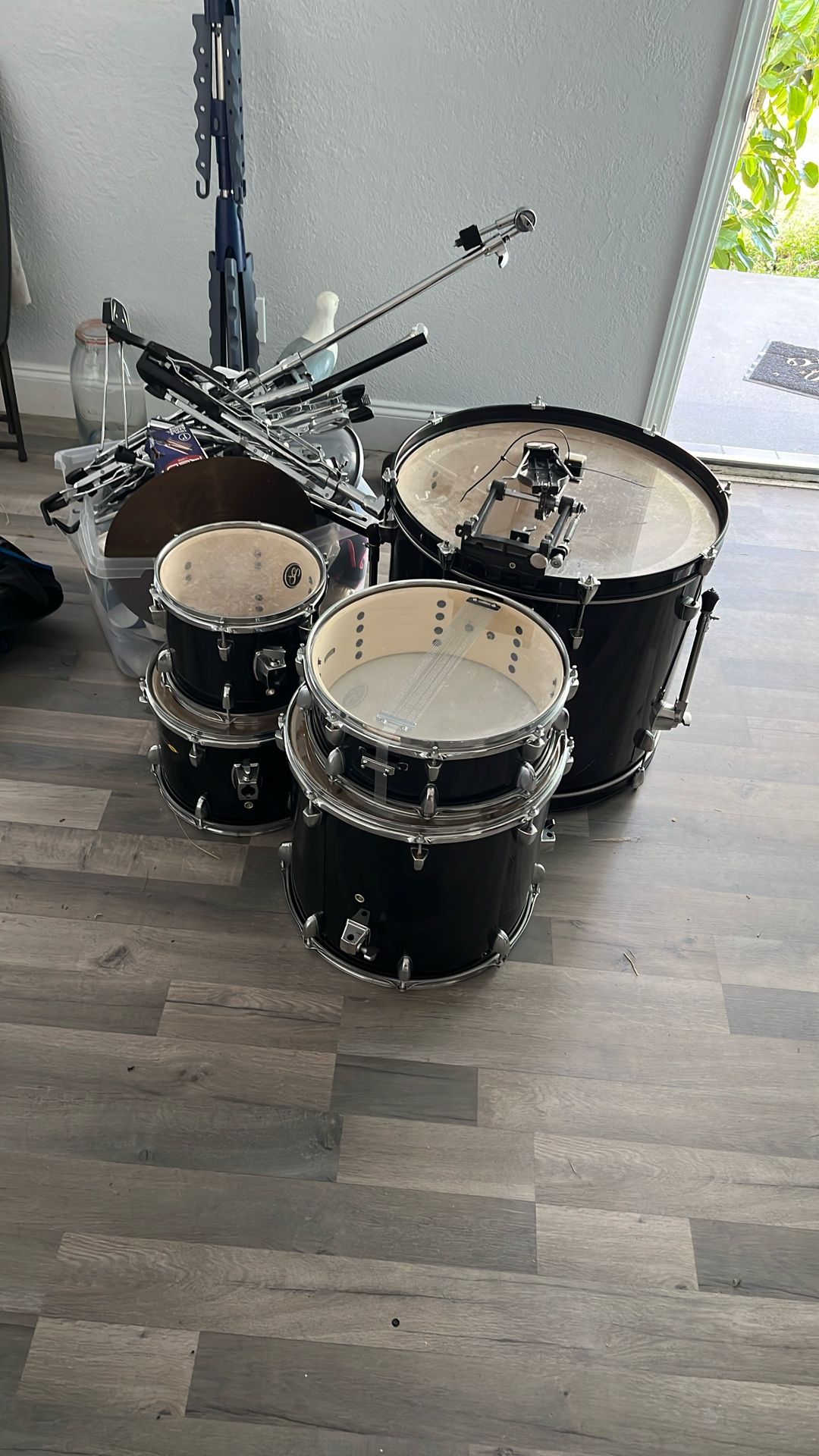 drum set ~ NOT FREE, TAKING OFFERS