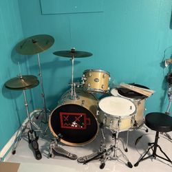 Make Offer: Drum Set