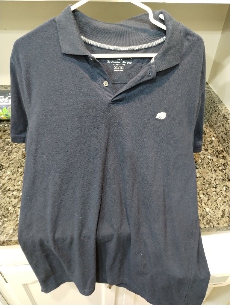 Banana Republic: men navy blue XL polo shirt

Great shape. Solid navy blue. Normal wear. Worn 3 times.