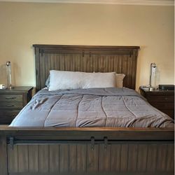 🔥 Ashley “Lakeleigh” California King Bedroom Set + Sleep Number iLE Mattress & Base – Pristine Condition 🔥