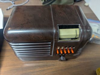 Vintage Delco Bakelite Radio (R-1134) with Accessories