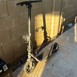 BROKEN E Scooter