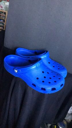 Blue bolt crocs classic clogs size men 10 or women 12