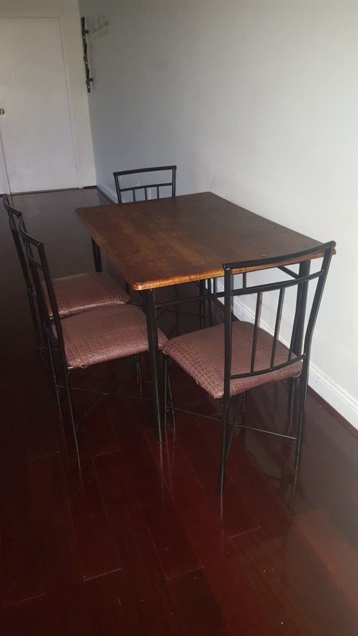 Dinning room table, kitchen table