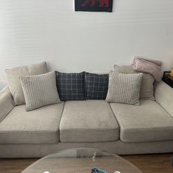 Couch + 6 pillows