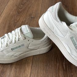 Reebok Classic Sneakers Size 8 1/2 