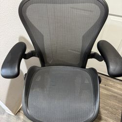 Herman Miller AERON ( SIZE B ) REMASTER . FULLY LOADED ( READ DESCRIPTION )
