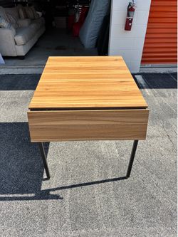 Foldable table