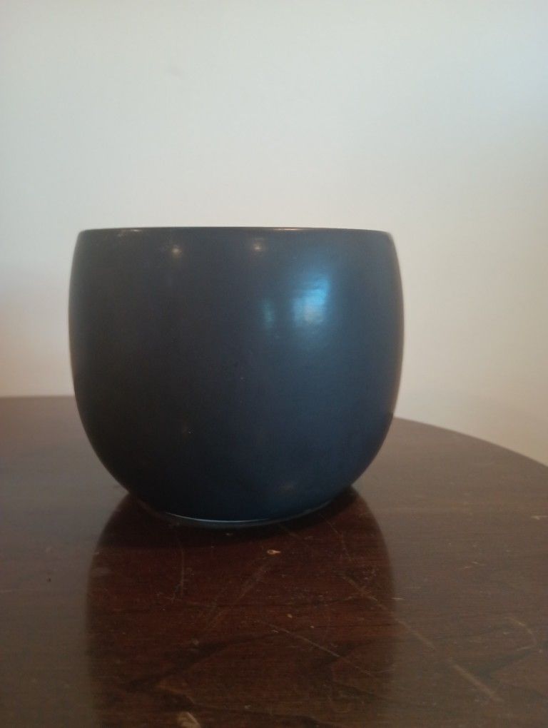 Black Ceramic Pot - Great Condition