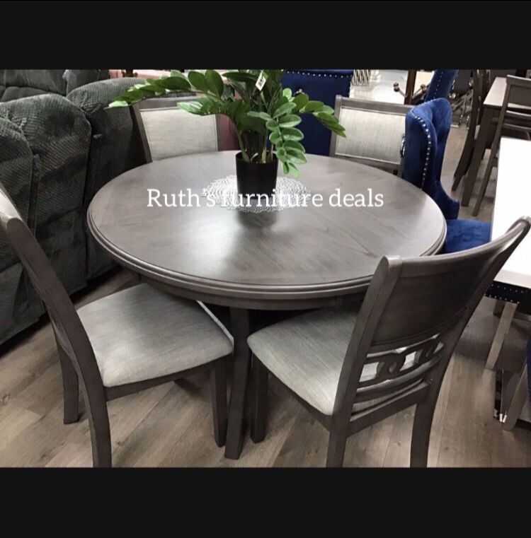 Gorgeous ‼️5-pc round dining table set grey finish 🩶