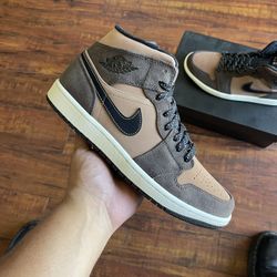 Jordan 1 Mid Chocolate 8.5