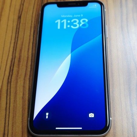Unlocked iPhone XR 64GB Excellent Condition with 6.1 Inch Screen