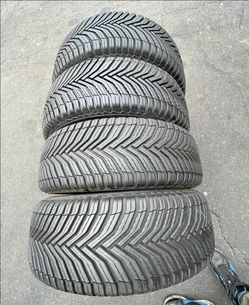225-65R17 Michelin tires usadas en perfecta condición de vida 80%