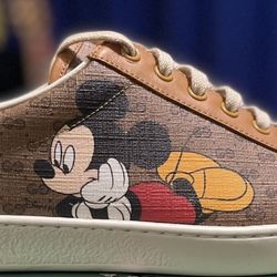 gucci mickey 100% real condition 8/10
