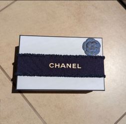 CHANEL GIFT BOX