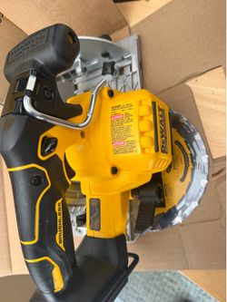 DeWalt 20V MAX 6-1/2" Brushless Circular Saw - Modelo DCS565B (Tool Only)