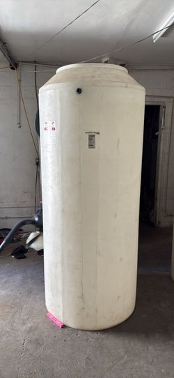 Water container 300 gallons