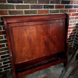 Twin Sleigh Bed