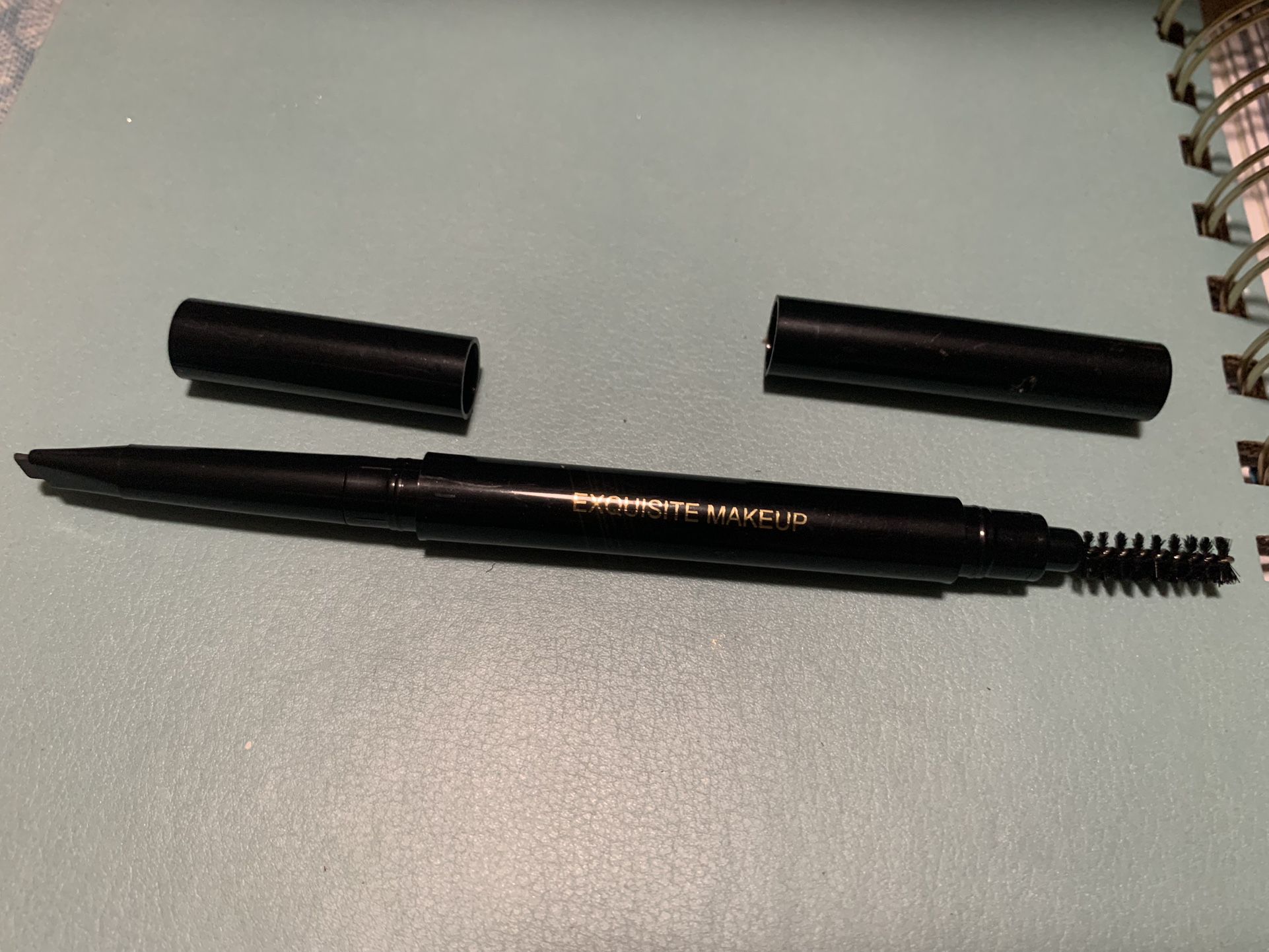 Exquisite Makeup black eyebrow pencil & brush | Lapiz negro para ceja