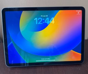 Apple iPad Air (4th Generation) – 64GB + Apple Smart Folio Case