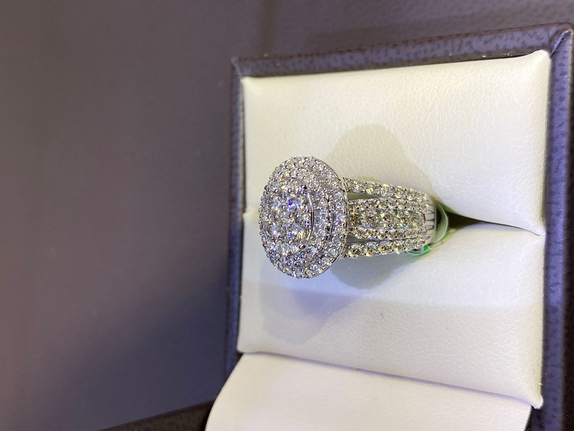 Ladies Diamond Engagement ring