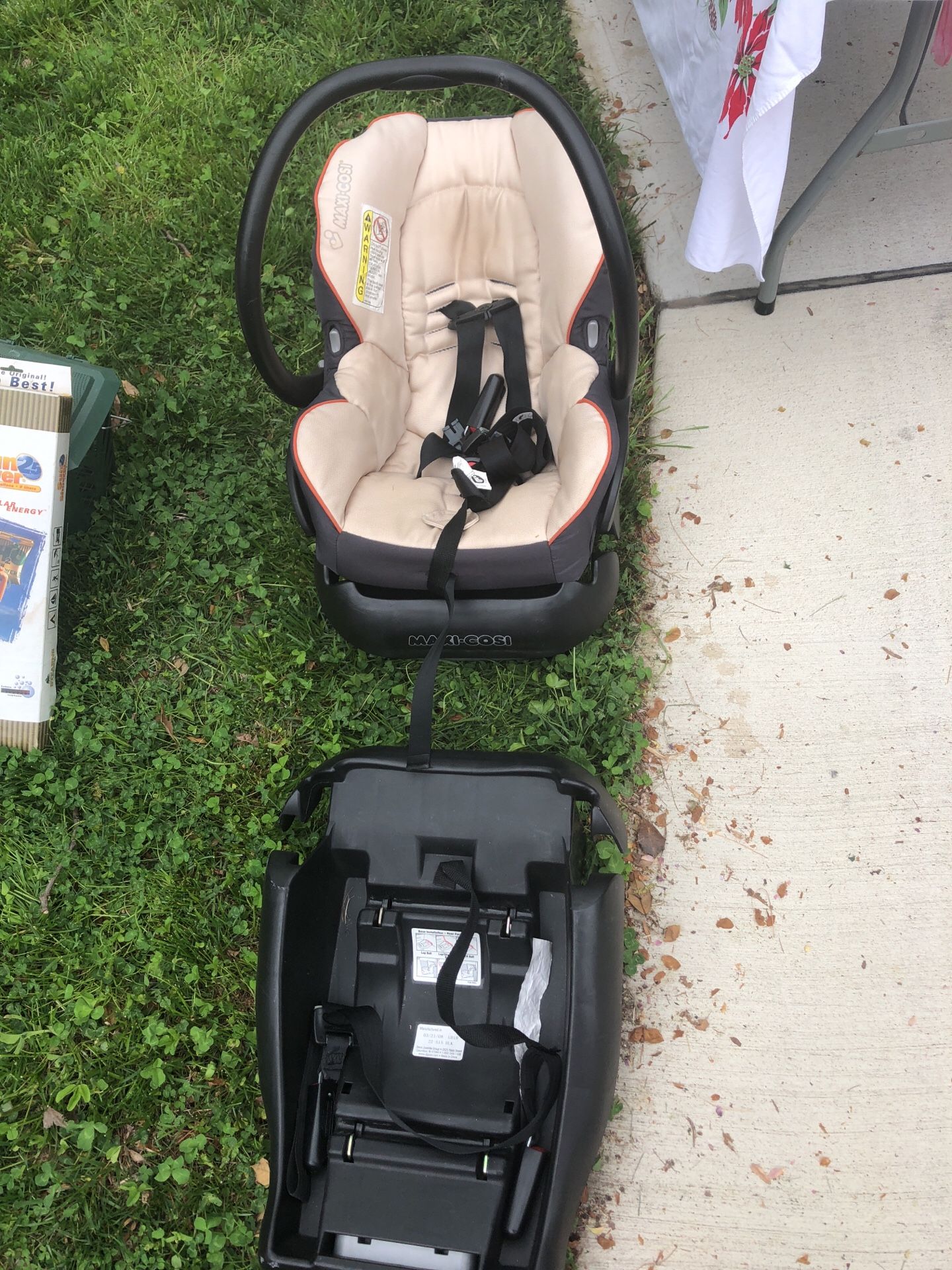 Maxi cost infant car seat & 2 bases