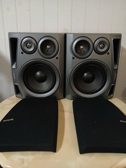 Aiwa SX-NA54 Bookshelf Speakers 3 Way 80 Watts x2