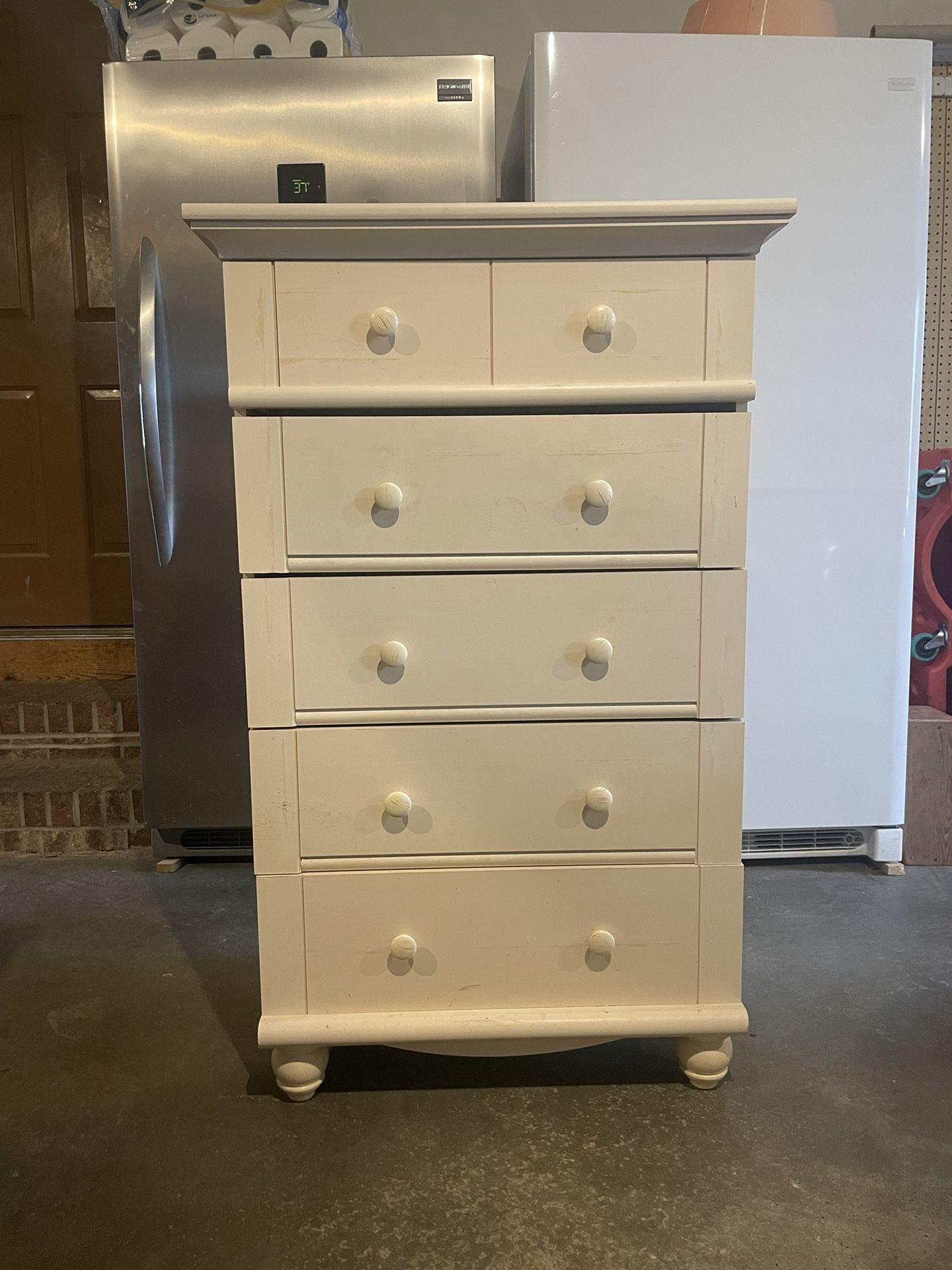 Children’s Cream Colored 5 Drawer Dresser