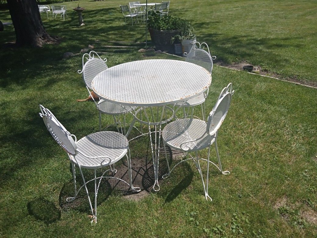 Lawn Furniture Wrought Iron Vintage